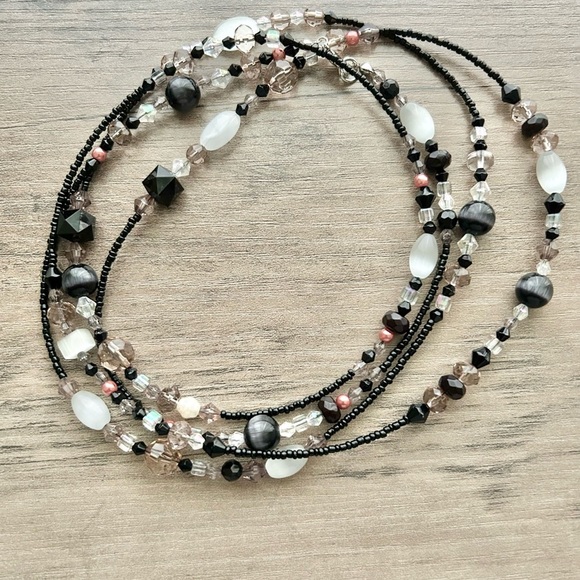 Vintage Black and White Faux Cat’s Eye Beaded Necklace - Picture 2 of 9